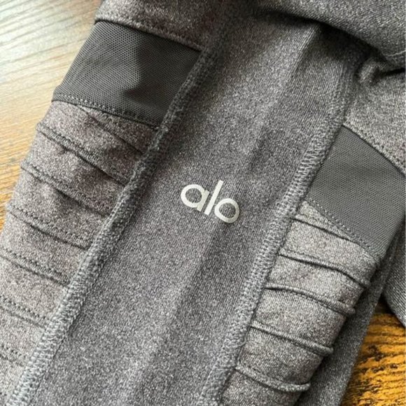 Alo Motto Leggings - Size Small - Purple Dusk (Grey) - Picture 3 of 5